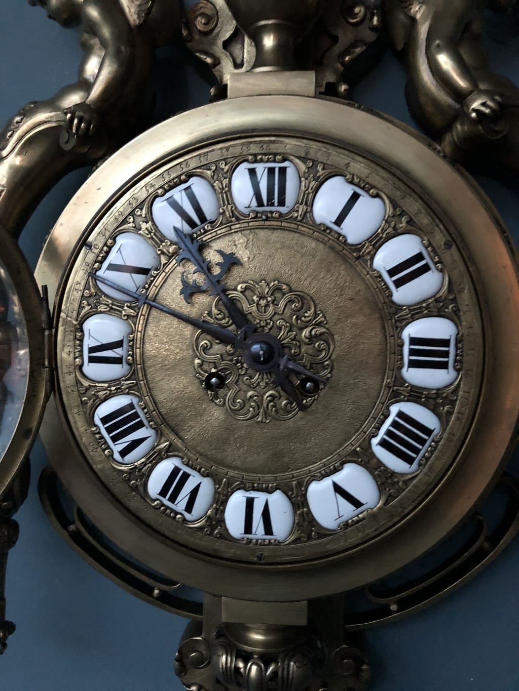 Đồng hồ phù điêu - Đồ xưa châu âu - Đồ cổ châu âu Cường Trần